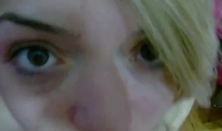 Uma cadela madura dá ao namorado uma grande sucção e ela com ele videos adultos brasileirinhas de uma maneira engenhosa