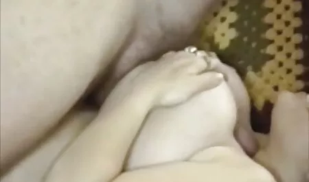 Dois maduro peituda pornstar baixa video adulto em um forte pau masculino