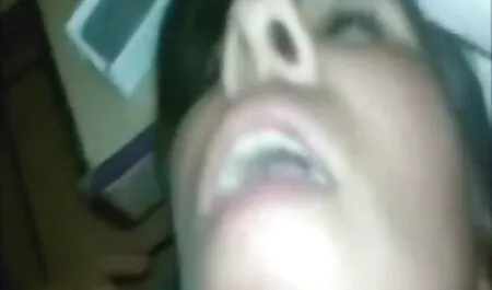 Buceta de óculos dona de casa em meias cums duro depois de dedilhado video adulto porno