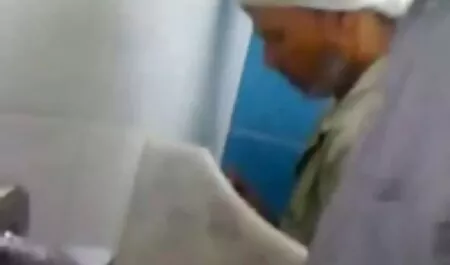 A jovem babá depravada, não video adulto gratis ver com a casa cheia de buracos