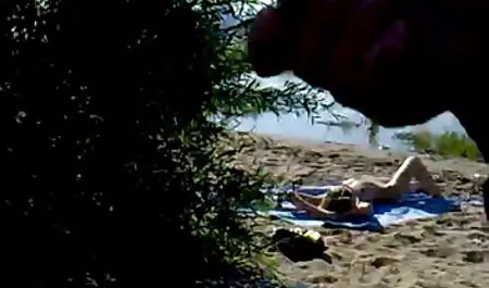 Ele disse 'nove' Asiático em sua lingerie videos adultos de coroas e dá-lhe uma punheta na cama