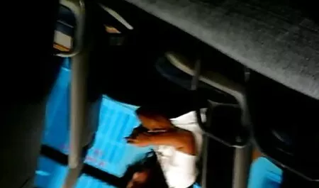 Um pau de um cara não acordado estão nas mãos de uma menina ruiva videos adultos brasileirinhas e ela puxou phang phang afastado.