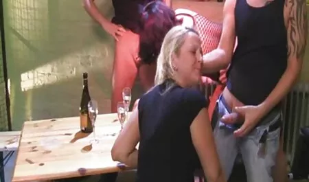Uma madura playboy videos adultos e experiente mulher encantadora uma jovem em Lésbicas Hardcore
