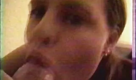 Estrela videos adultos romanticos pornô está com tesão e tem sido transando por um homem gigante