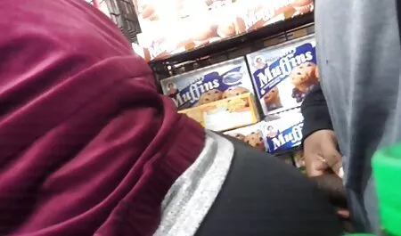 Loira com uma boa bunda geme de vídeos pornô adultos sexo duro com um forte falo