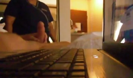 Segundo videos so para adultos trimestre forçou uma jovem estrela pornô para foder com eles