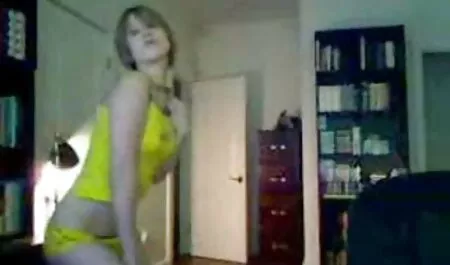 Latina encontrar videos adultos amadores um caçador seriamente na frente de um homem negro