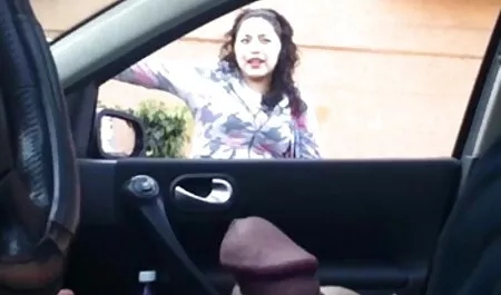 Depravado jovem modelo vidio sexo adulto pornô sentar na virilha e lamber buceta