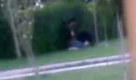 Bela modelo video adulto pornô adolescente descontroladamente se rende ao seu sexo apaixonado