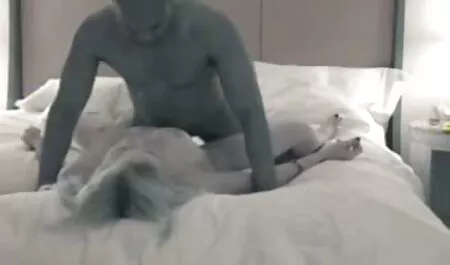 Ele ajudou a menina carro modificado e dar-lhe um peludo videos adulto gratis