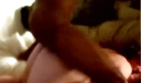 Jovem modelo pornô realmente quer apresentar sua buceta com o pau de um videos adultos famosas cara asiático