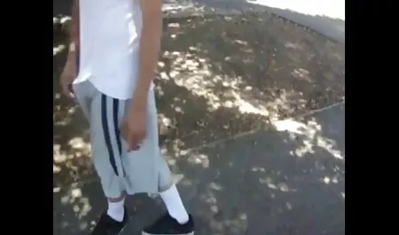 Três lésbicas maduras site videos adultos têm orgia selvagem na praia selvagem
