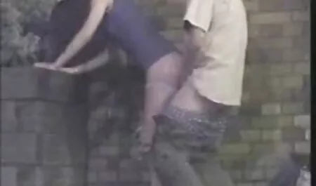 Depravado jovem lésbicas amor para lamber buceta através de meia-calça videos adultos massagem