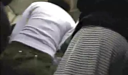 Uma jovem vem para o videos de adultos gratis xxx cara e perguntou, fode sua buceta raspada