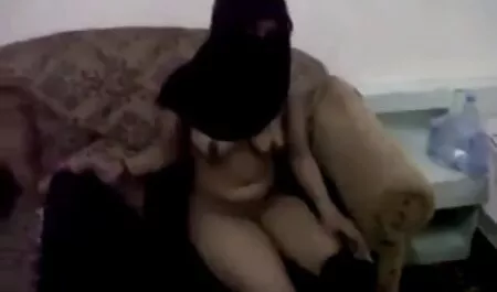 Buceta peluda e coberta de vegetação rasteira de uma garota videos adultos mulheres japonesa excitada e molhada de cunnilingus