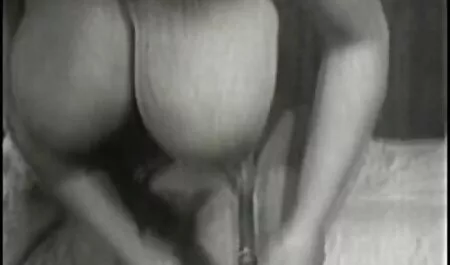 Morena ver video porno adulto Madura com buceta raspada faz um striptease fascinante