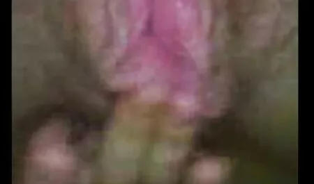 Peituda videos de playboy para adultos madura morena concorda em chupar um estranho pau através de um buraco na parede