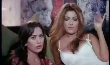 Snow Maiden dá presentes video de sexo entre adultos de Ano Novo para um homem