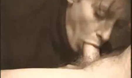 Vídeo vídeos adultos pornô privado mulher tira a calcinha e masturbar o pau do marido