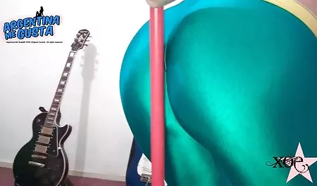 Descaradamente masturbar filme pornô de adulto seu L. na frente de seu marido e ter vontade de sexo