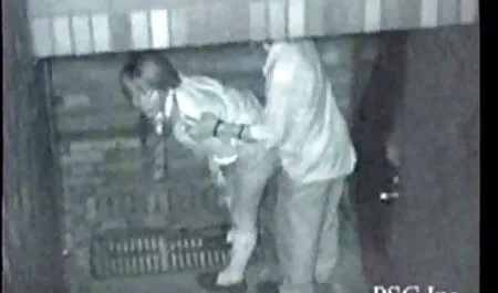 Jovem filho seduz mãe e boquete um site videos adultos pau em sua buceta peluda no sofá