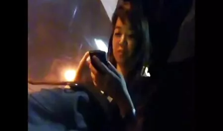 Peituda puta madura fode uma pessoa com raiva na bunda no colchão vídeo pornô adulto