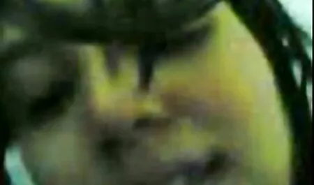 O cara disparou a buceta de uma menina russa, pov, enquanto, boquete em um vídeo para adulto 69