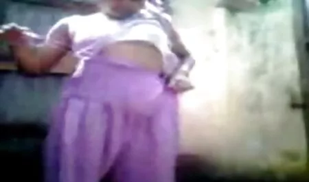 Uma mulher adulta com um peludo l. charme de videos eroticos adulto uma criança