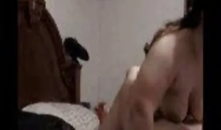 Adulto estrela pornô brincalhão na cama movies para adultos
