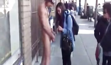 Jovem loira espetáculos extremo garganta ver sexo adulto Profunda boquete