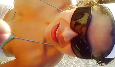 Uma jovem menina leva fora calcinhas e upskirt os melhores videos adultos