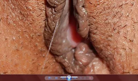 Mulher madura coberta l. com as videos adultos sexo anal mãos
