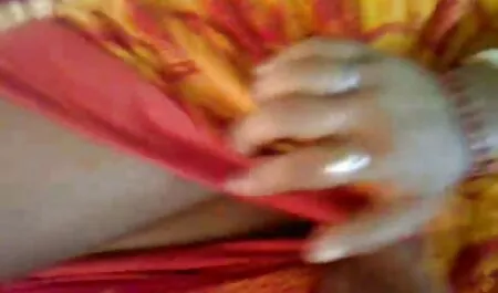 Sexy puta halter Espartilho Meia-calça se masturba filme caseiro adulto um homem e engolir porra