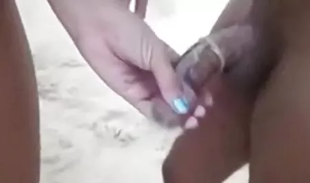 Duas putas vídeos para adultos grátis maduras em espartilhos gananciosos no pênis de um cara