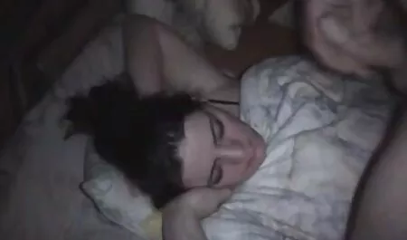 A jovem videos grátis adultos menina vai trabalhar com a cara