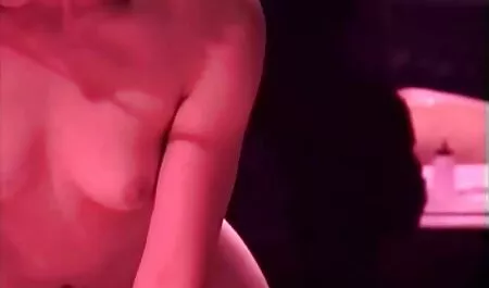 Jovem morena Tesão em meias arrastão avidamente sexo x videos adultos gratis com dois homens
